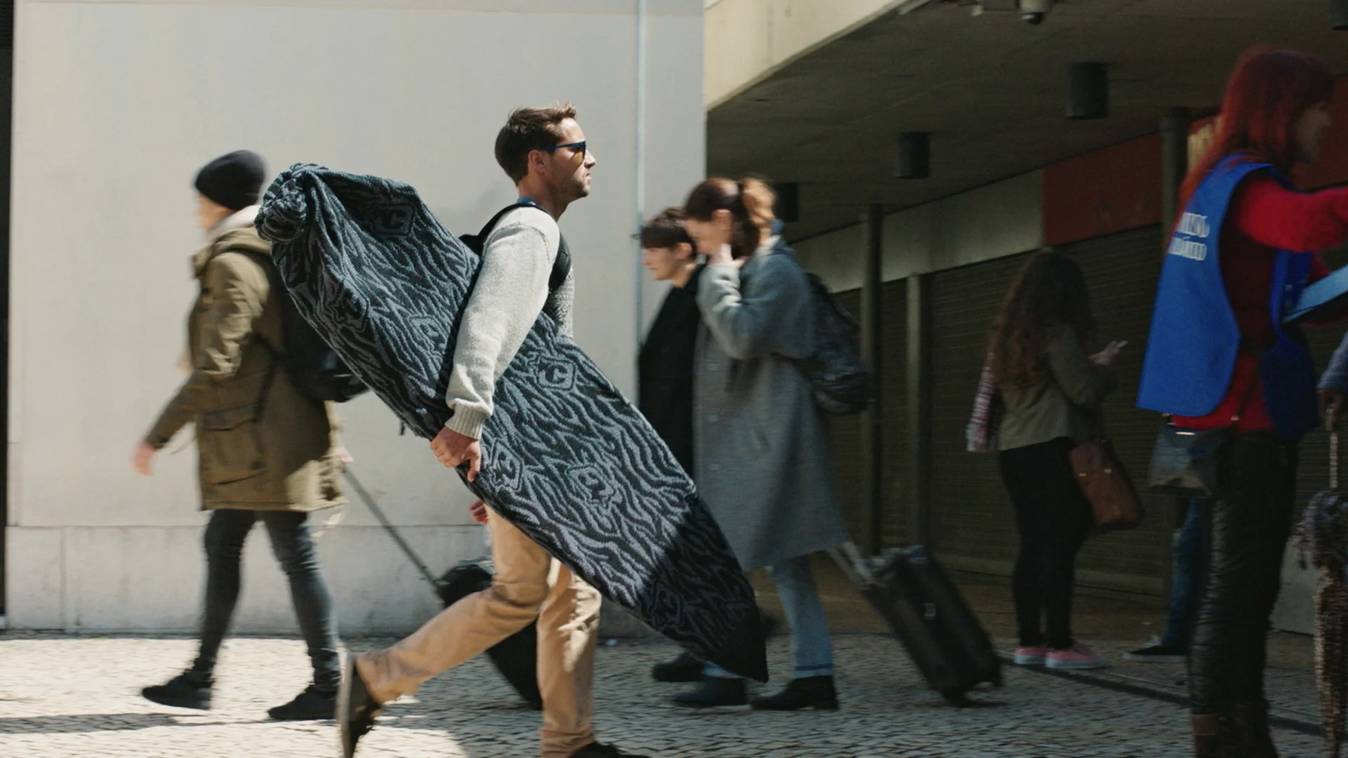 Oakley CantStop Surfing still 3